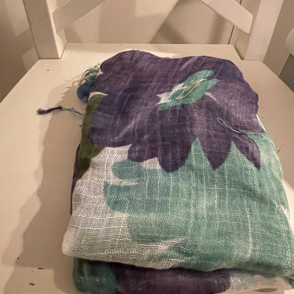 NWT floral scarf - Picture 7 of 7